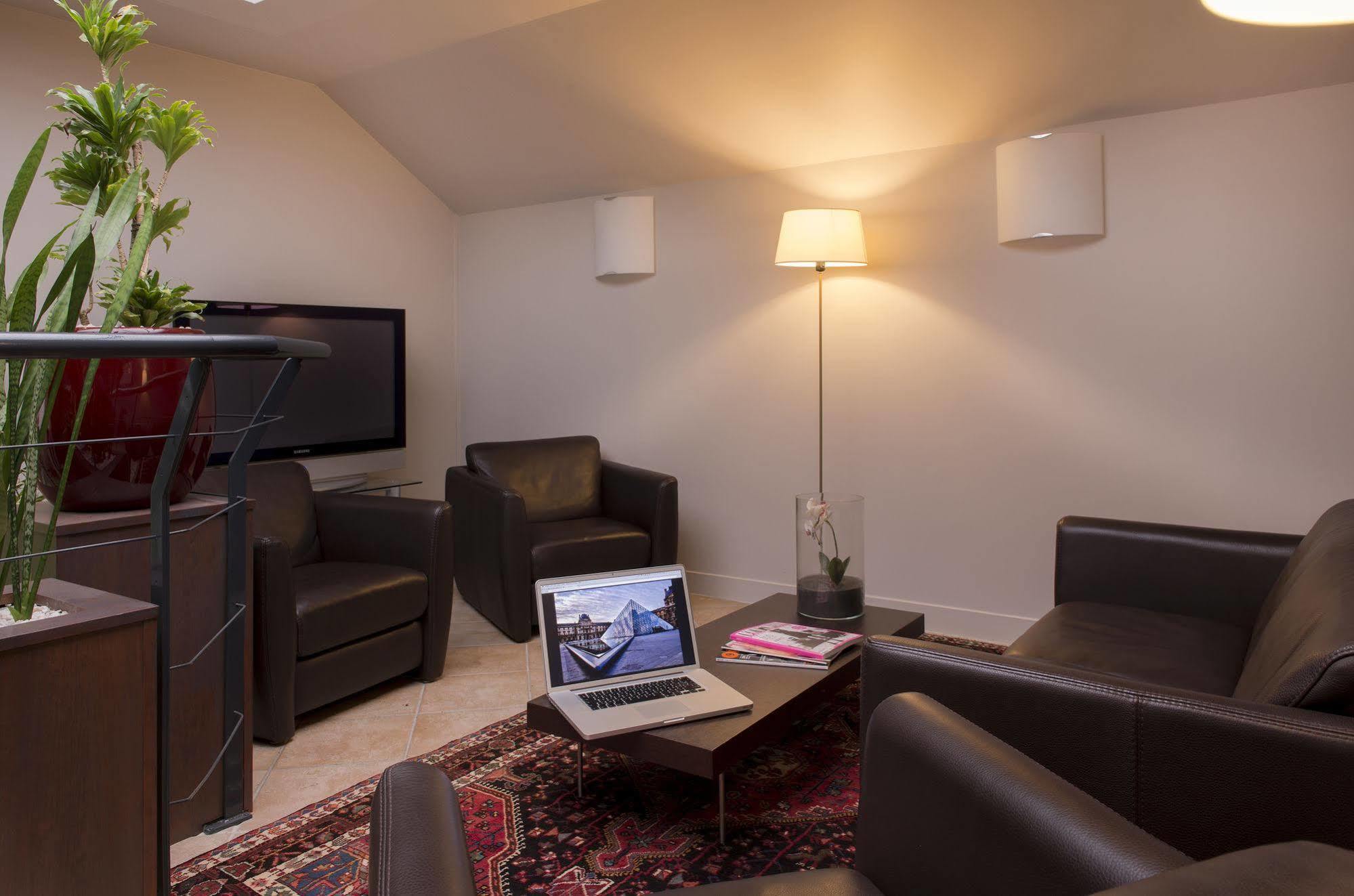 Hotel Apollinaire Paris