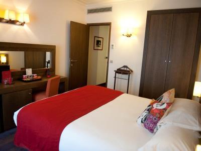 Westside Arc De Triomphe Hotel
