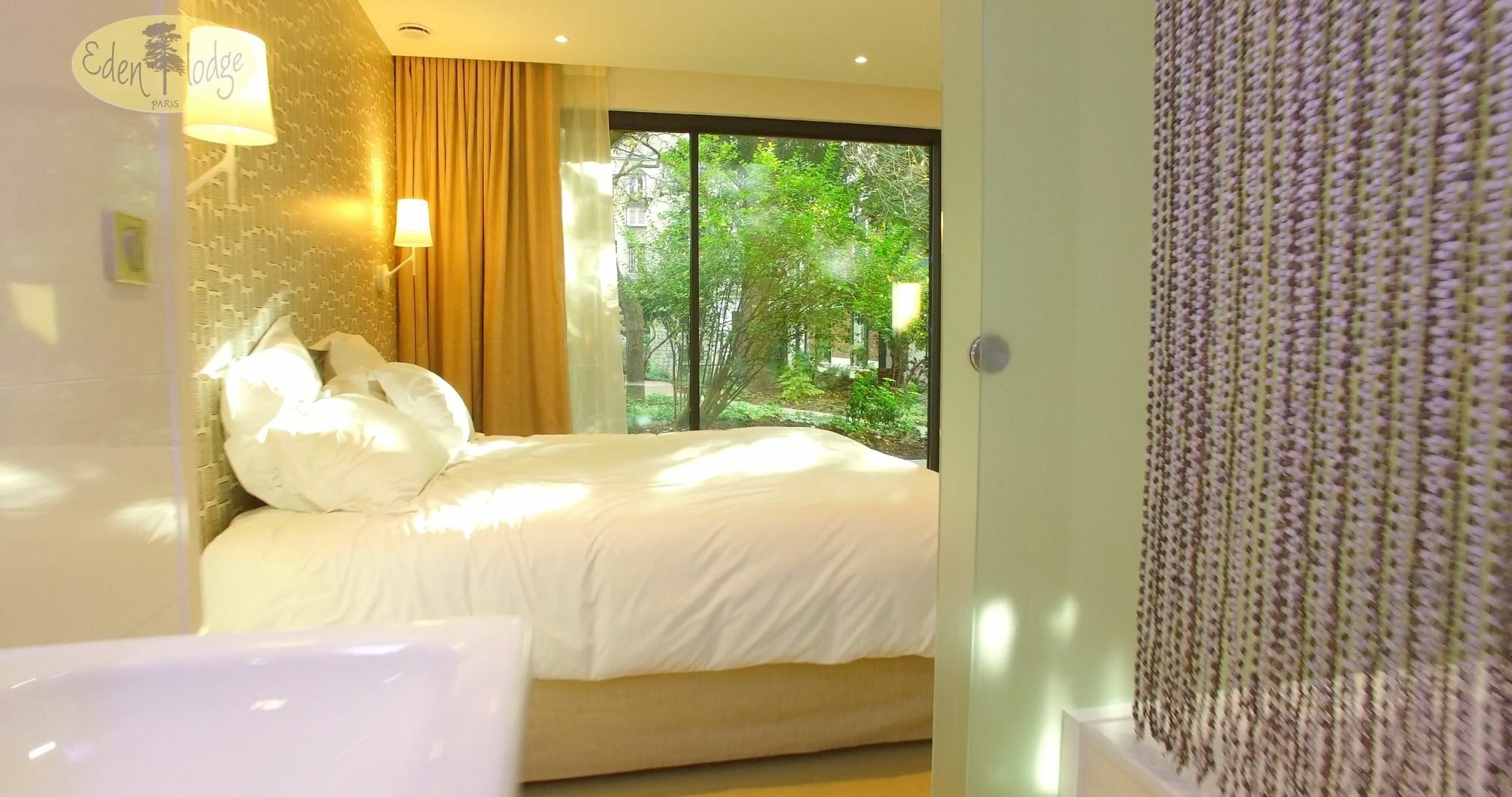 Eden Bed & Breakfast Paris