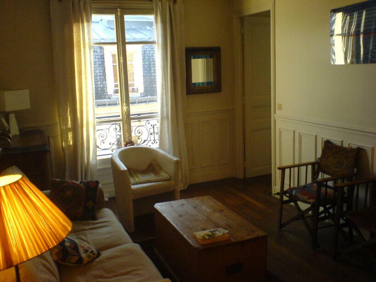 Sunny Flat Near Eiffel Tower