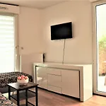 Deux Pieces Avec Terrasse