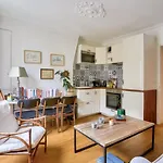 Charming Apartment For 2 People - Paris 18