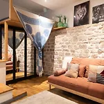 Bright Studio Of 25 M In The Heart Of Paris 4Th