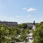 Crowne Plaza Paris République, an IHG Hotel