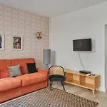 Rent A Room Apartments - Degas