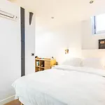 Guestready - Bright Retreat Near The Wall Of Love