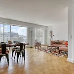 Light & Warm Flat With Balcony - Heart Of Paris 15