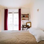 Quirky 1 Bedroom Flat In Paris