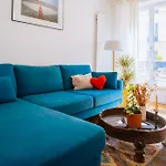 Quirky 1 Bedroom Flat In Paris