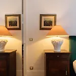 Stylishly Decorated 2Bd Apartment Montmatre!