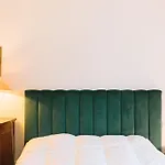 Stylishly Decorated 2Bd Apartment Montmatre!