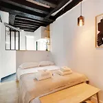 Cosy Hut In The Middle Of Bastille