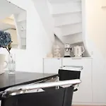 Triplex Lumineux Avec Balcon - 500M Champs Elysees
