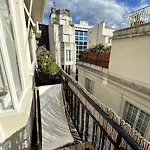 Triplex Lumineux Avec Balcon - 500M Champs Elysees