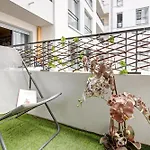 Terrasse Et Lumiere A La Villette