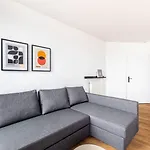 Guestready - Black Pearl Close To The Metro