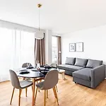 Guestready - Black Pearl Close To The Metro