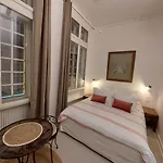 Spacious Apartment In Paris