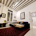 Spacious Apartment In Paris