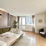 Spacious & Luxurious Flat In Montparnasse