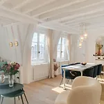Chic A La Parisienne, Central Paris - Marais