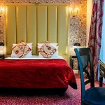 Hotel De L\'Empereur By Malone