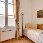 Small Luxurious Room In The Heart Of Saint Germain