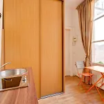 Small Luxurious Room In The Heart Of Saint Germain