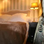 Paris Interiors Rentals - Le Marais Archives 2 Bdr