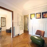Descartes Apartment
