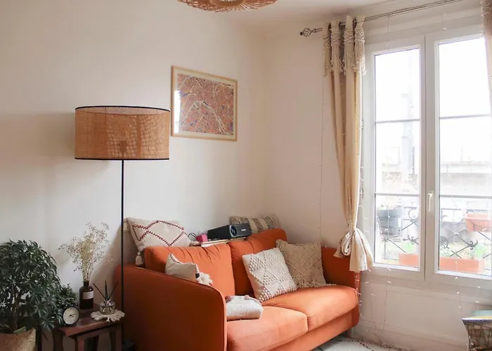 Bright Cocoon In The Heart Of The Bercy District