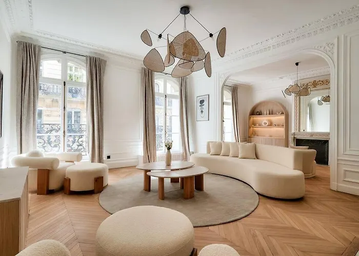 Superbe Haussmannien Aux Prestations Luxueuses