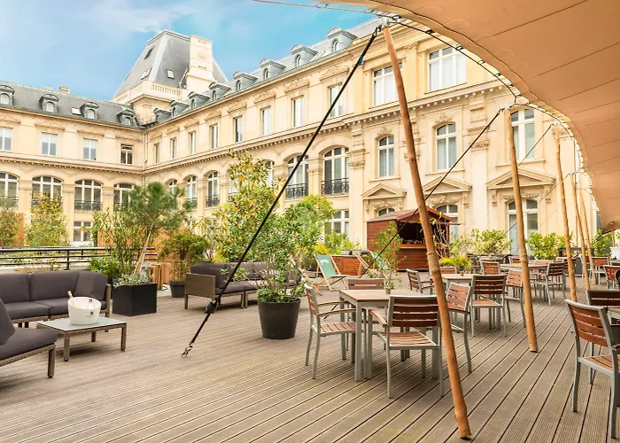 Crowne Plaza Paris République, an IHG Hotel
