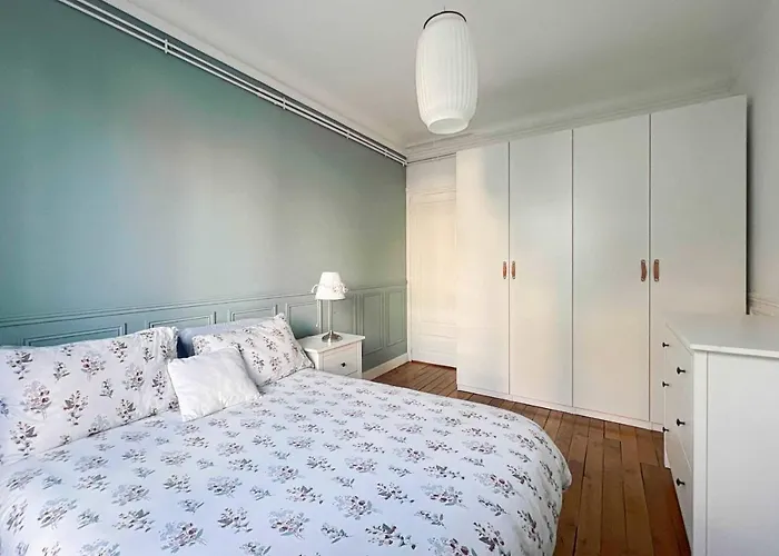 Renewed And Well-Decorated Apartment In Paris 12Th