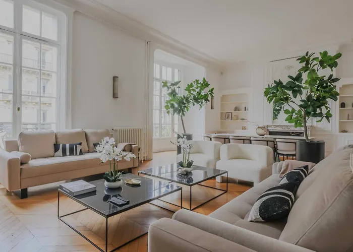 Spacious Apartment - 5Br-12P - Trocadero