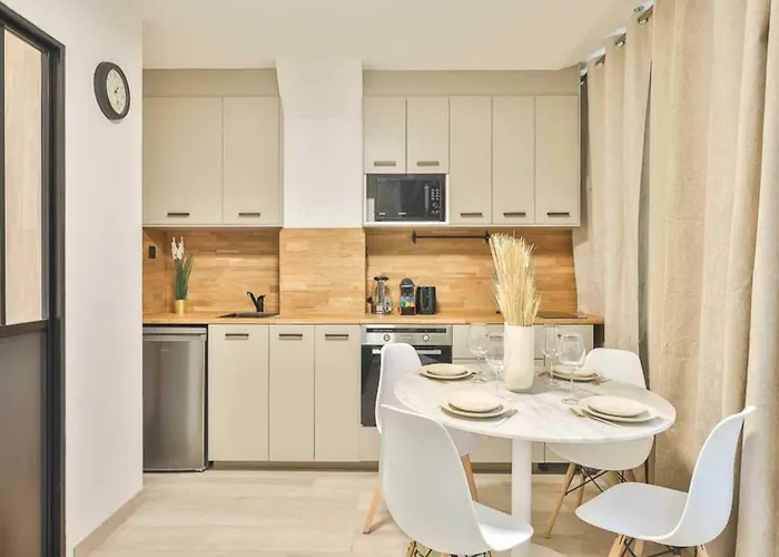 Newly Renovated Appartement Canal De L\'Ourq