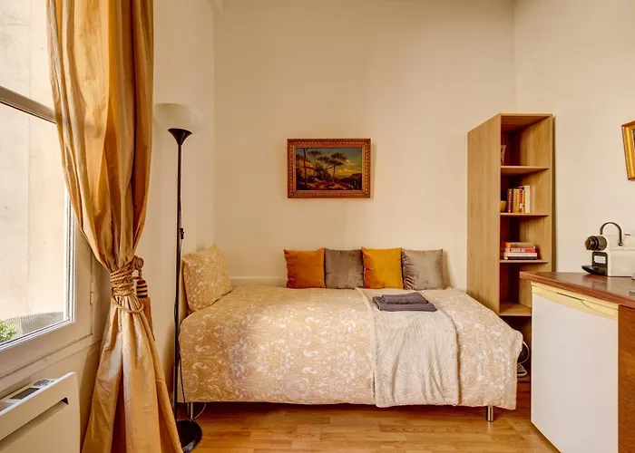 Small Luxurious Room In The Heart Of Saint Germain