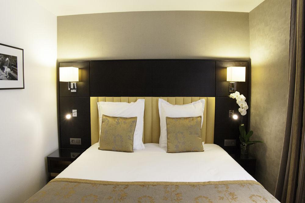 Logis 15 Montparnasse Hotel