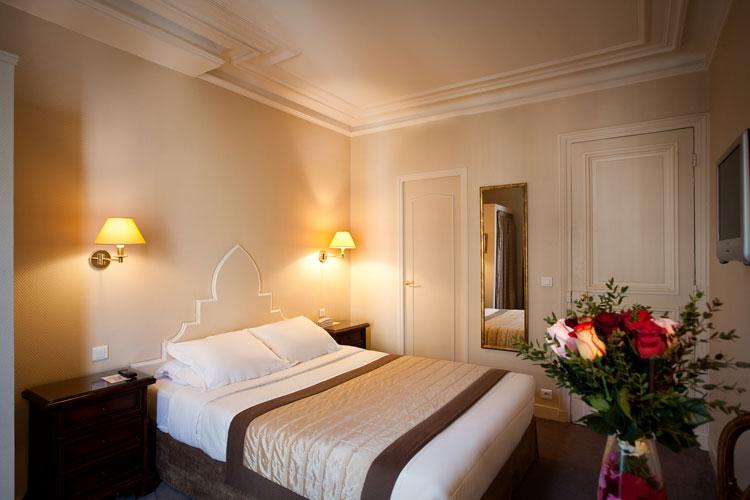 Magda Champs Elysees Paris