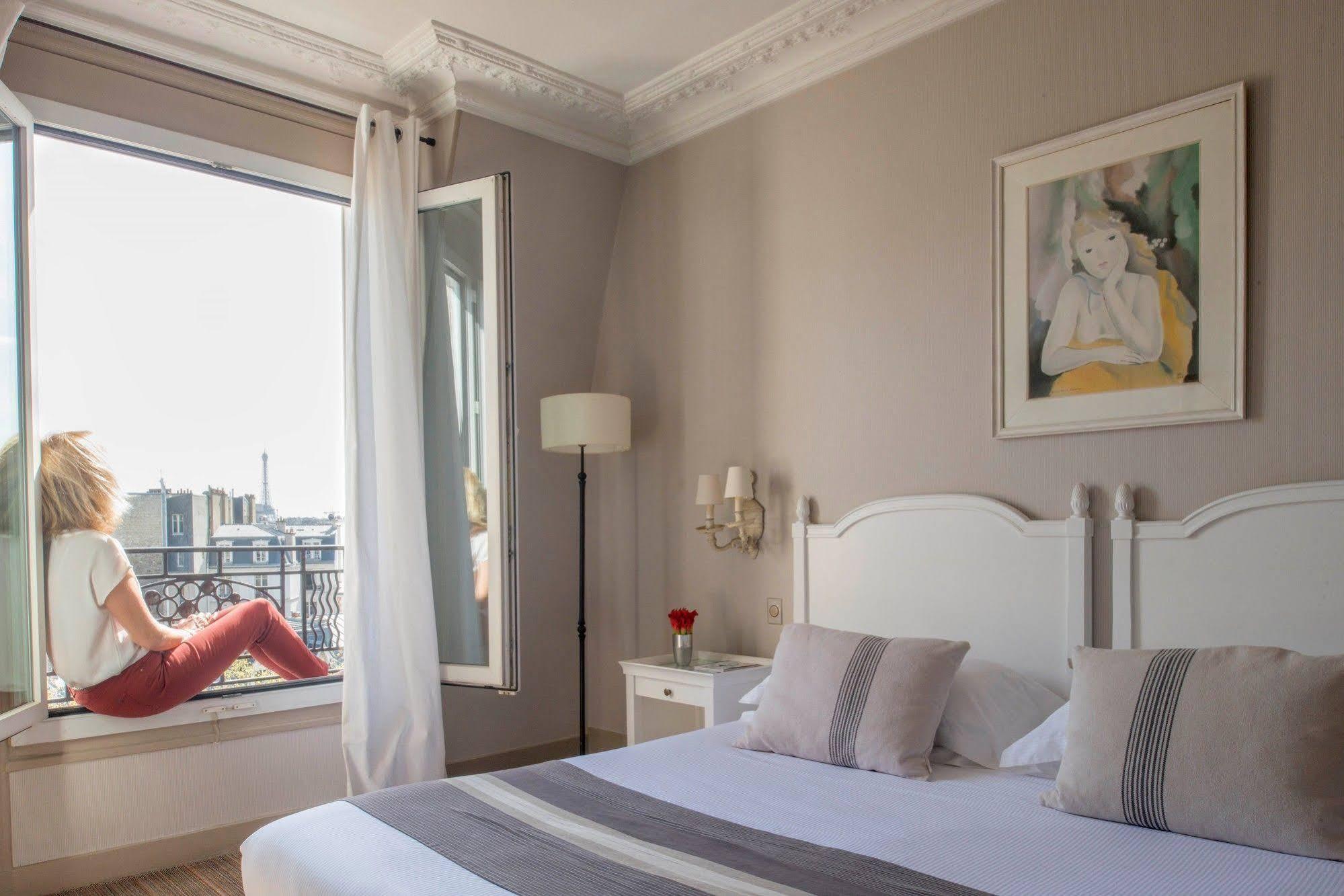 Hotel De Banville Paris