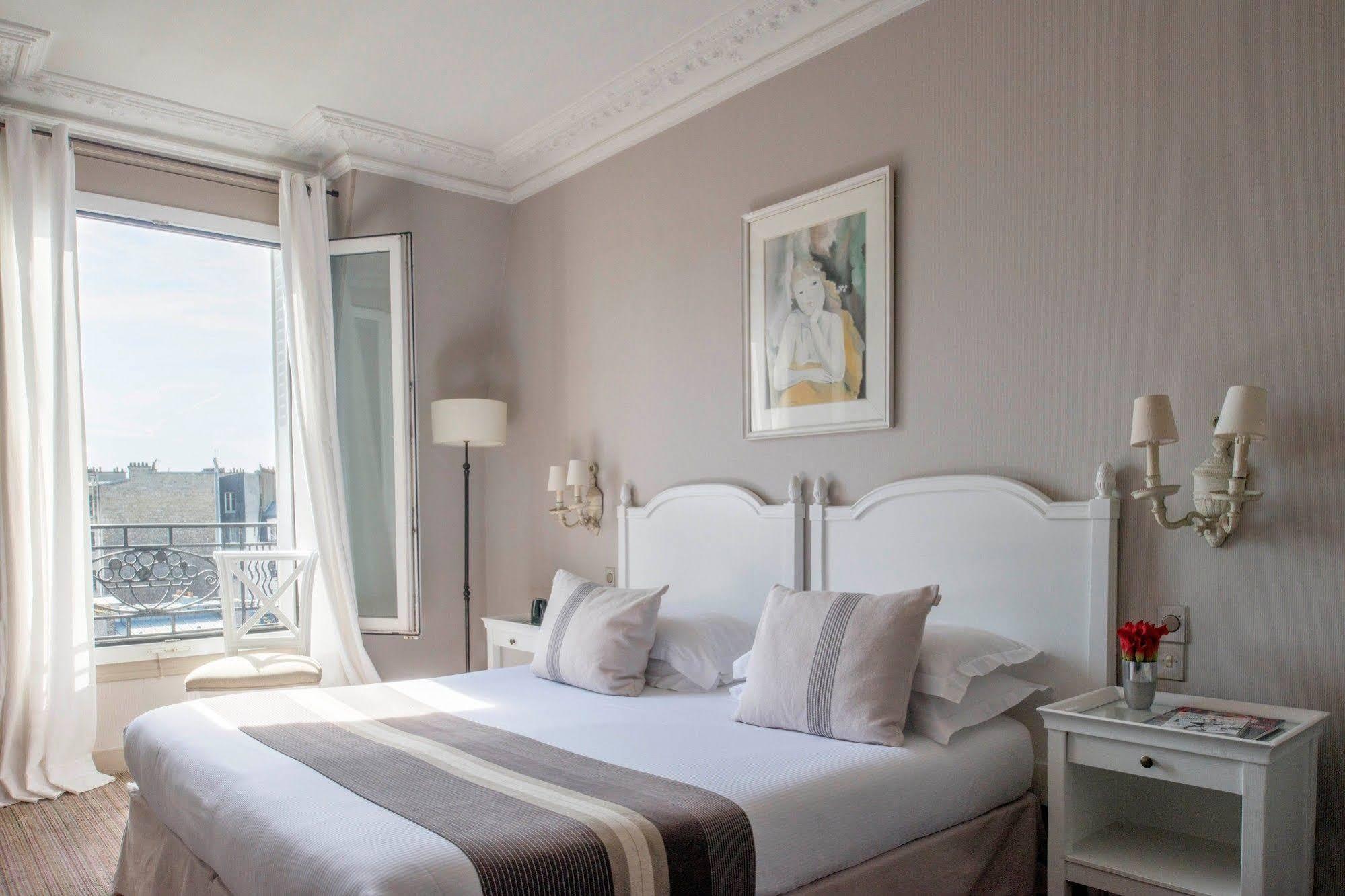 Hotel De Banville Paris