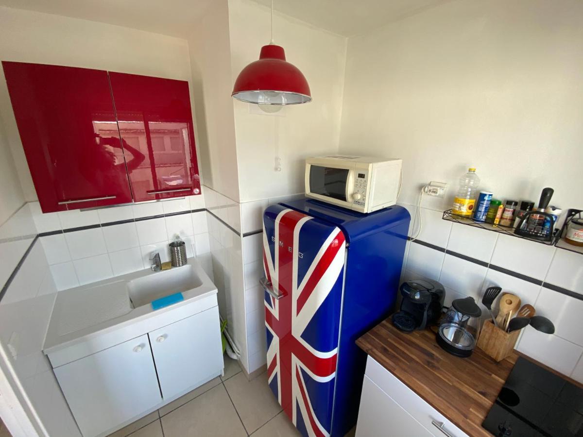 Tour Eiffel Studio Lumineux Avec Terrasse. Appartement *
