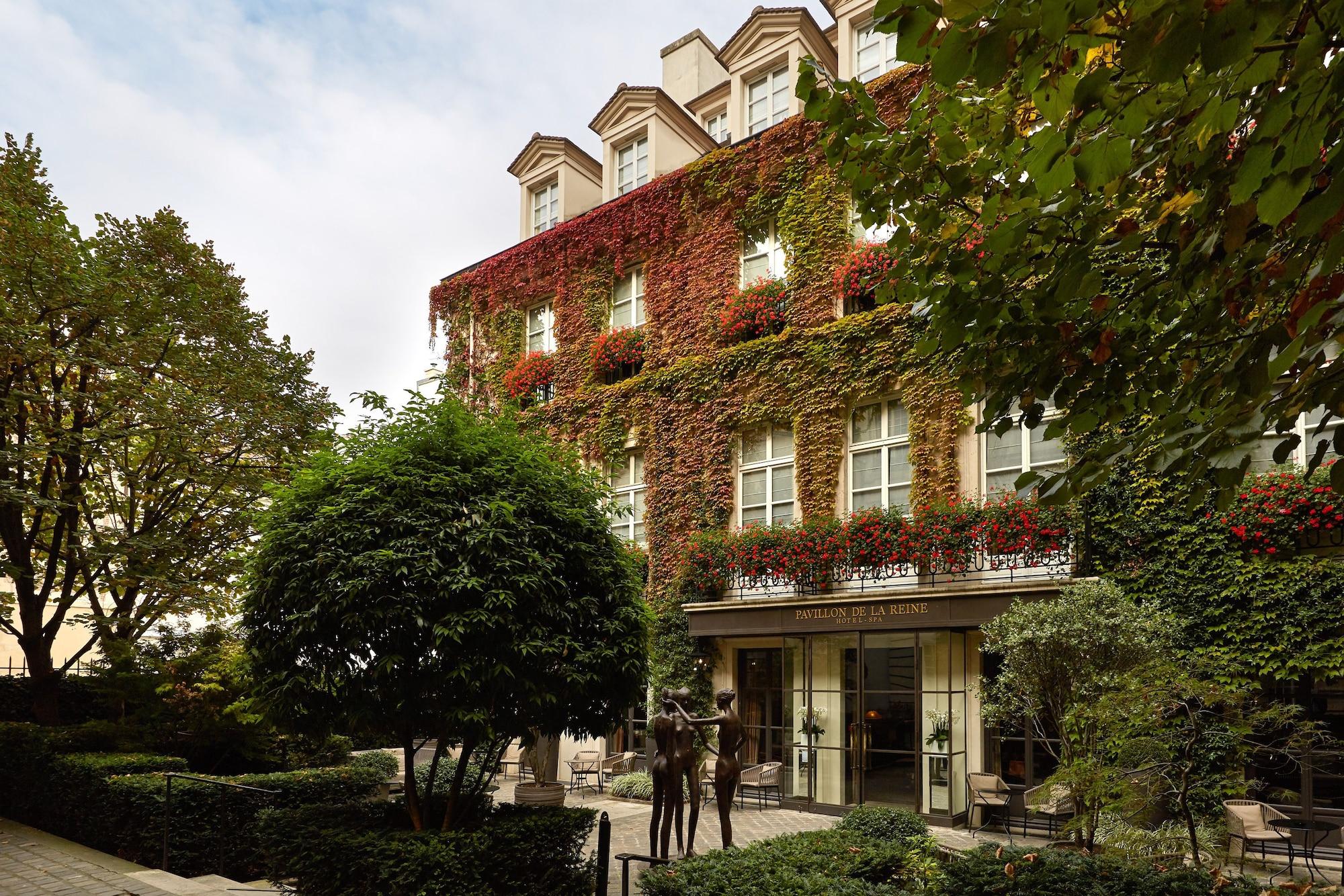 Hotel Le Pavillon De La Reine Paris