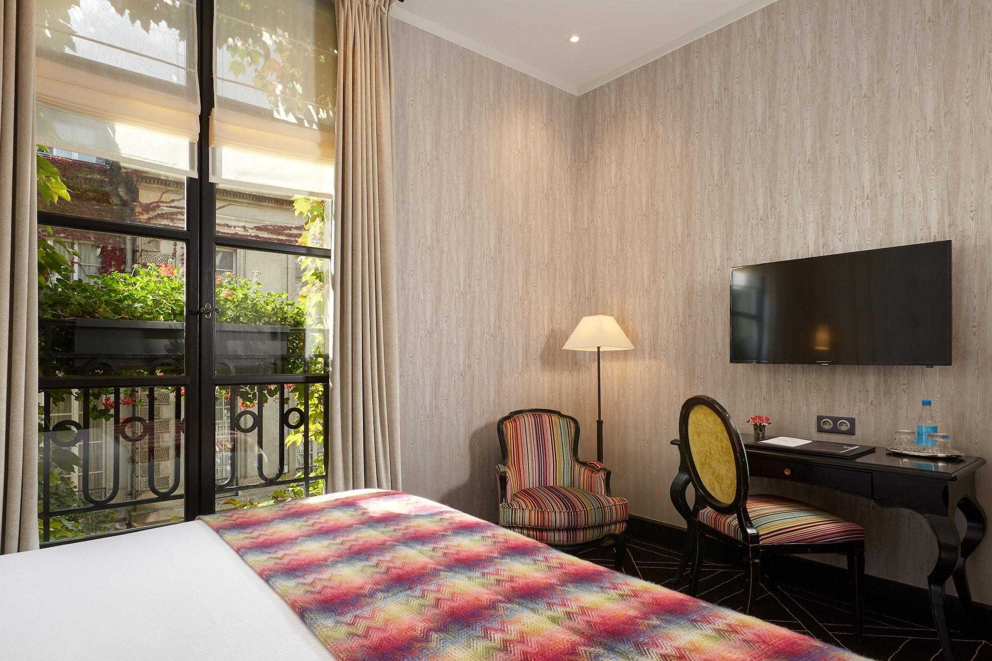 Hotel Le Pavillon De La Reine Paris