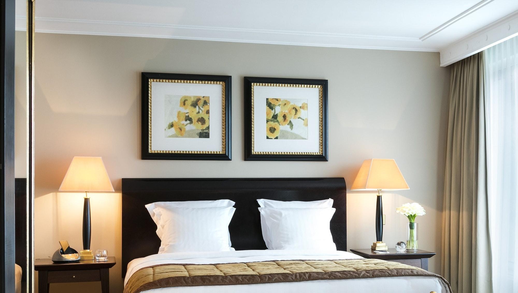 Hotel Warwick Champs-elysees 4*