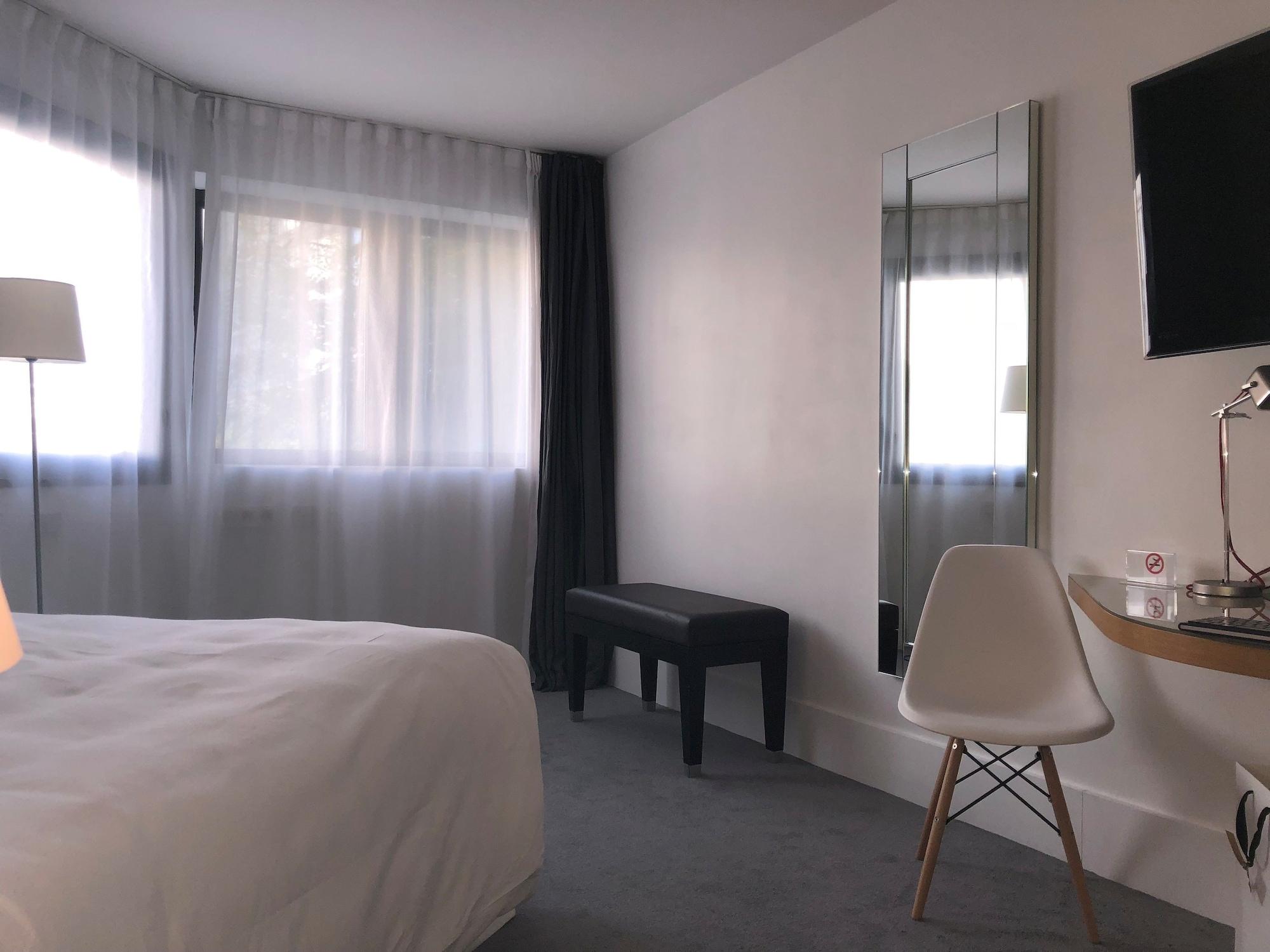 Hotel La Maison Champs Elysees
