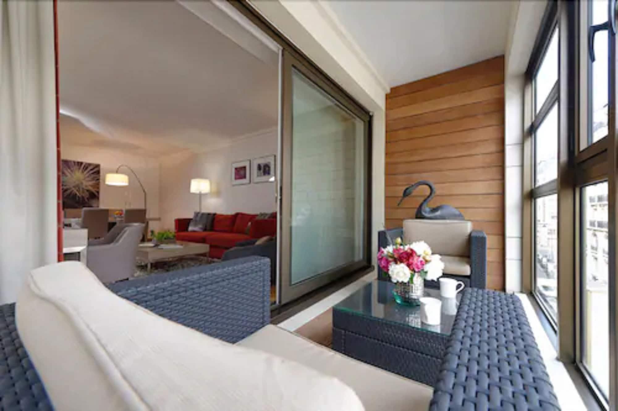 Aparthotel Alma Marceau 4*