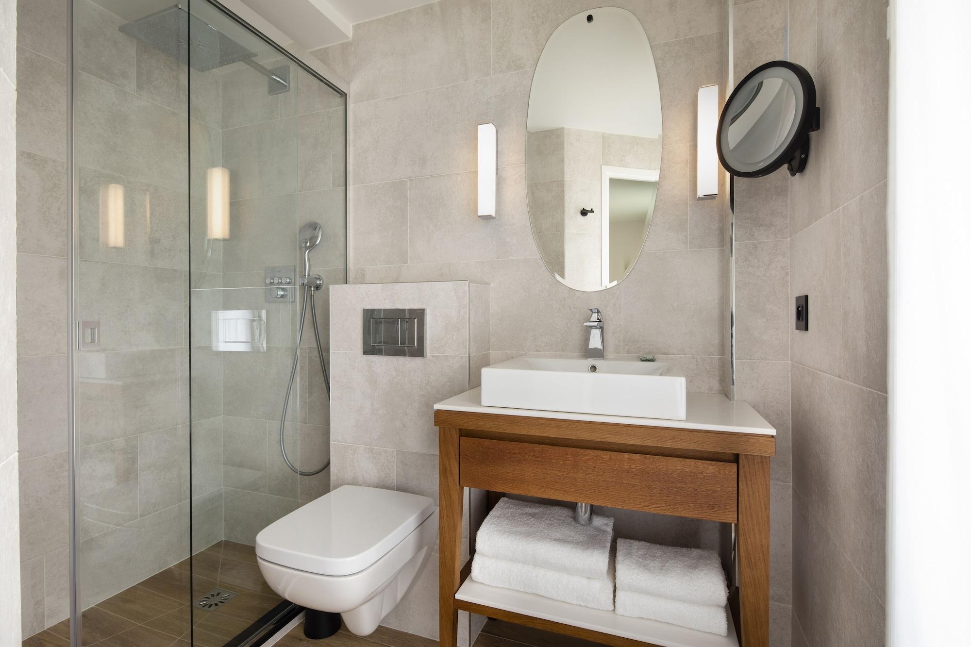 Des Champs-elysees 4* Paris
