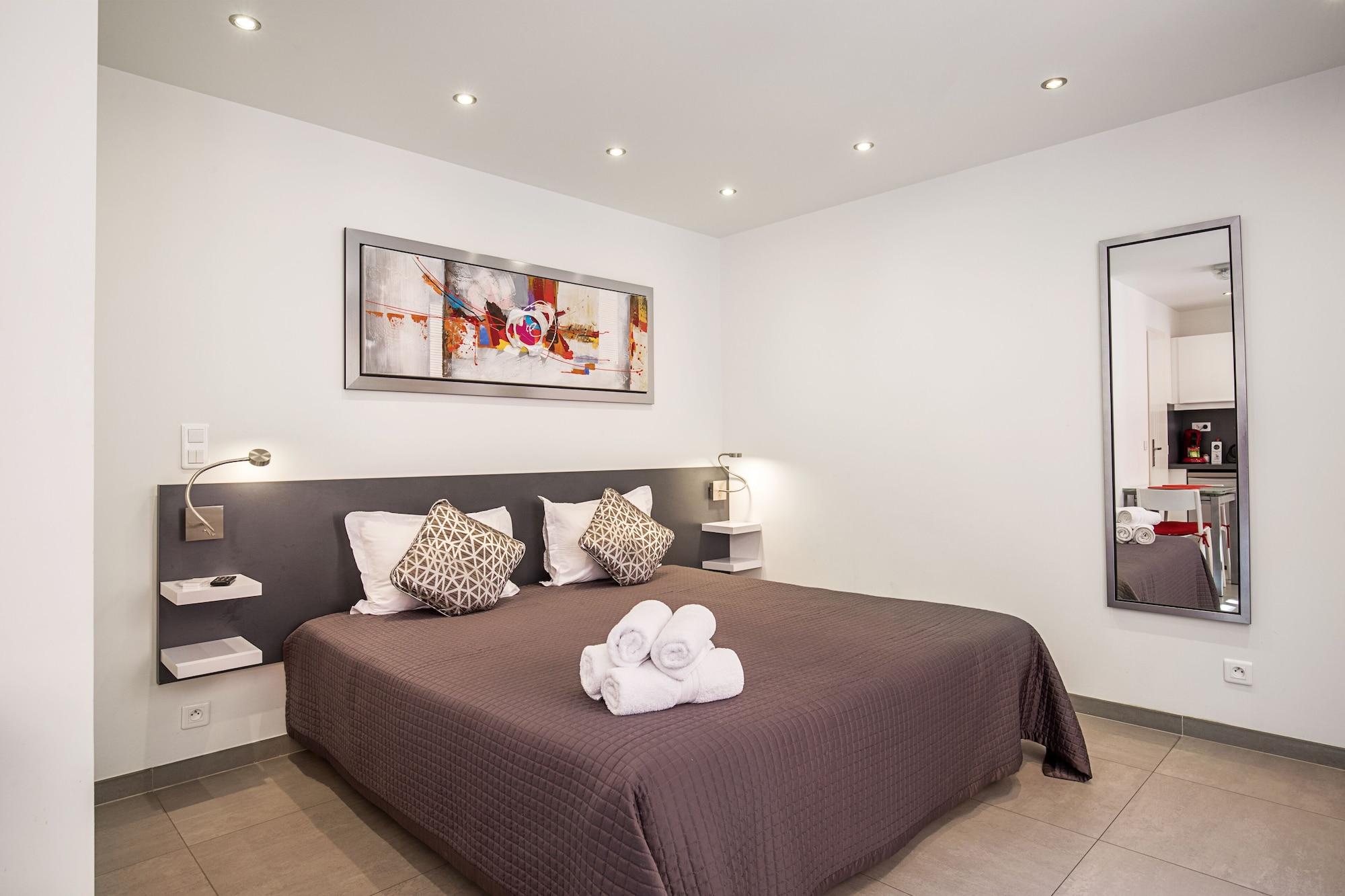 De L'horloge Aparthotel 2*