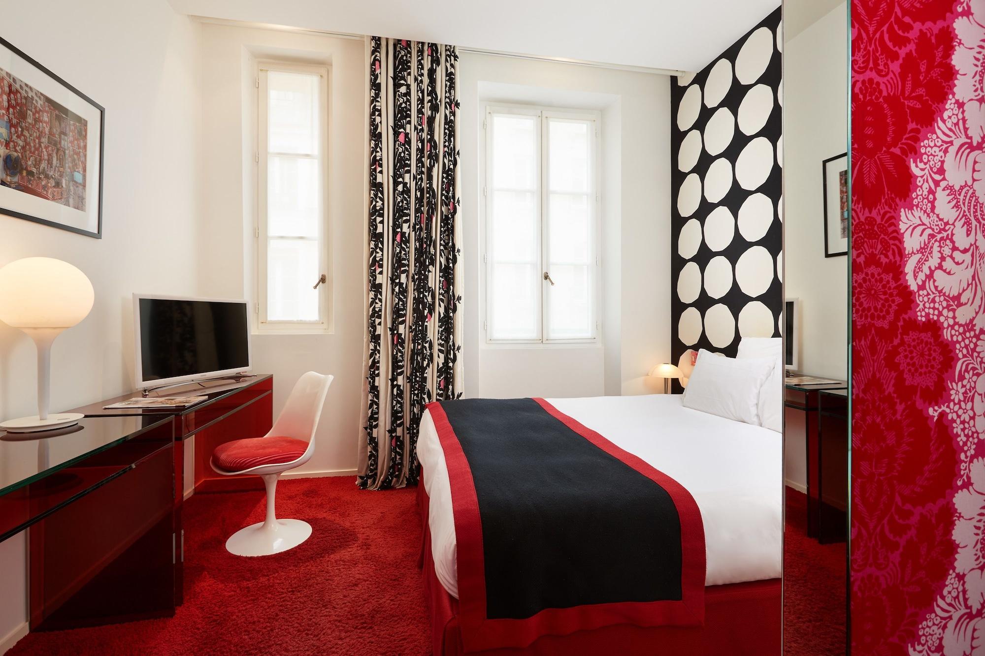 Du Petit Moulin, Haute Couture By Lacroix 4* Paris